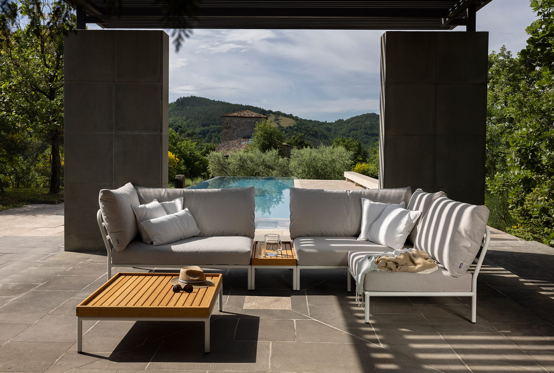 Outdoor-Lounge Level 2